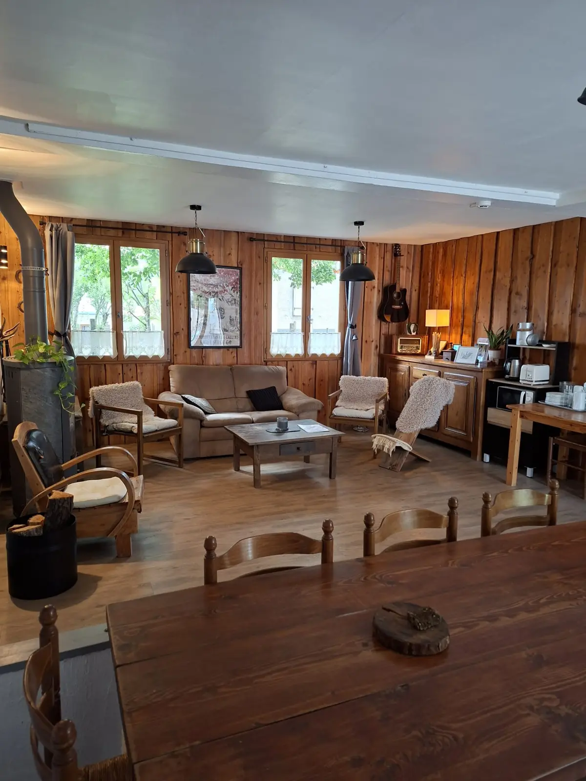 Salon (Vertical)